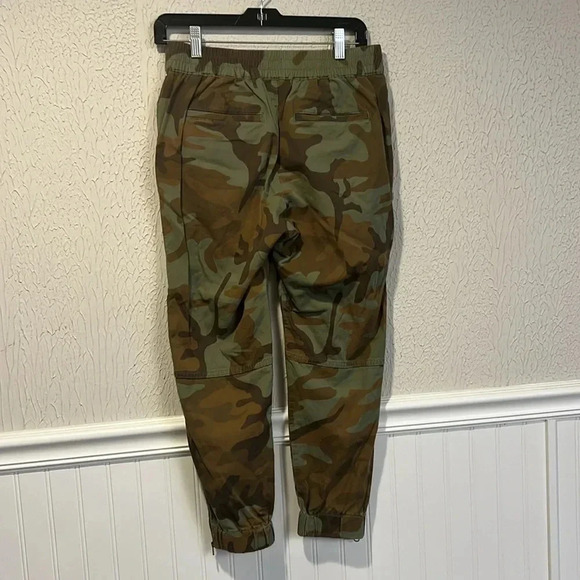 Levi’s mid rise ankle length camouflage print jogger pants size small - Picture 11 of 15